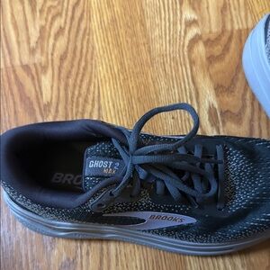 Brooks Ghost 2 Black and Gray Athletic Shoes with Classic Silhouette